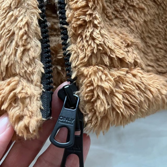 Noisy may teddy zip through jacket in tan - Picture 5 of 8